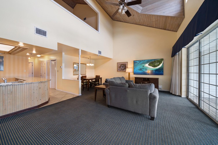 Suite with sofa and kitchen